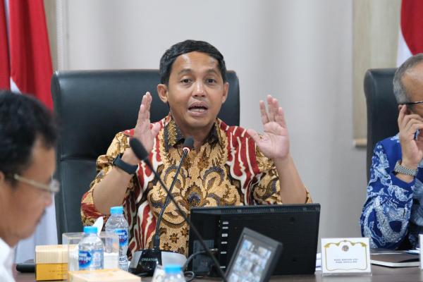 Pimpin Rapat Evaluasi Mingguan, Wamen ATR/Waka BPN: Implementasi Sertipikat Tana...