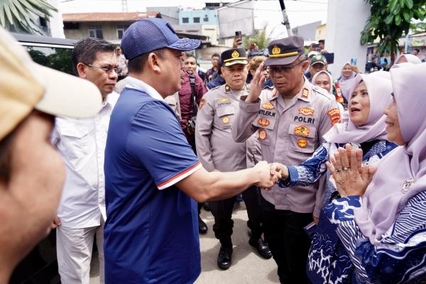 Serahkan Sertipikat kepada Masyarakat Kampung Nelayan Muara Angke, Menteri Nusro...