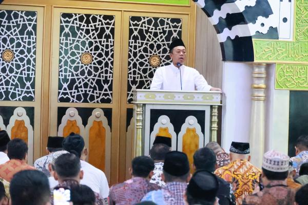 Sampaikan Khotbah Jumat, Menteri Nusron Ingatkan Jajaran untuk Amanah dalam Bert...