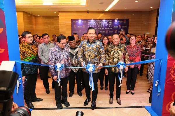 Resmikan Ekshibisi Tanah Ulayat, Menteri AHY Harap Dapat Satukan Visi Sukseskan...