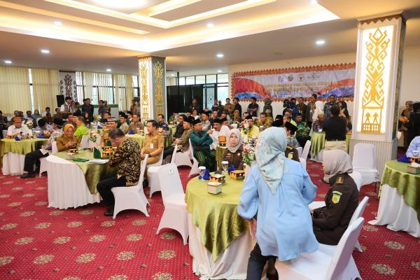 Saksikan Penandatanganan MoU di Lampung, Menteri Nusron Ajak Tokoh Agama Kawal S...