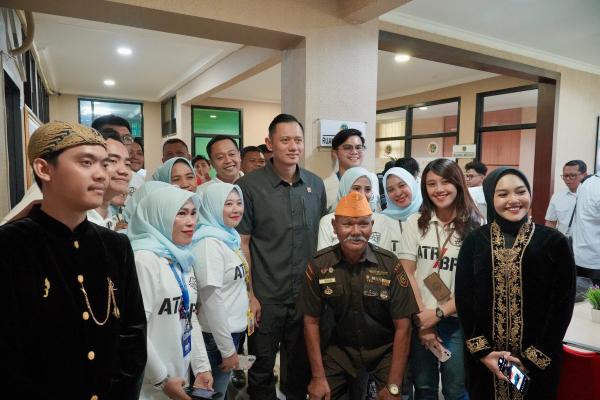 PELATARAN Bentuk Kepedulian dan Kehadiran Pemerintah untuk Masyarakat dalam Urus...