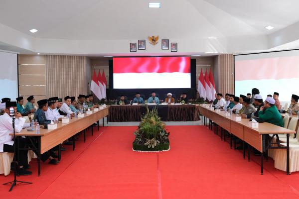 Serahkan 11 Sertipikat Tanah Wakaf untuk PCNU Kalimantan Selatan, Menteri Nusron...