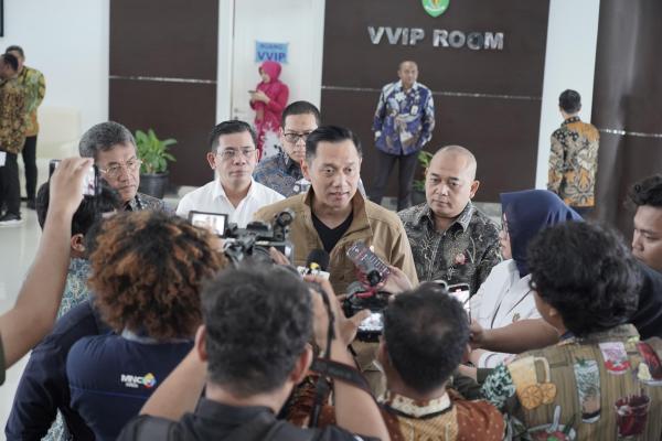 Tiba di Kota Balikpapan, Menteri AHY Menuju IKN untuk Peresmian dan Penyerahan S...