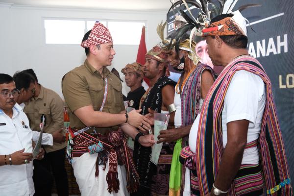 Menteri AHY Serahkan Sertipikat TORA, Kesetiaan Masyarakat Eks Timor Timur Terba...