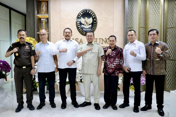 Temui Jaksa Agung untuk Pemberantasan Mafia Tanah, Menteri Nusron: Hadirkan Kead...